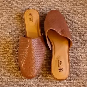 Womens new shoes never worn no tags avon cushionwalk brand